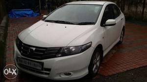 Honda City Fully automatic petrol  year white colour