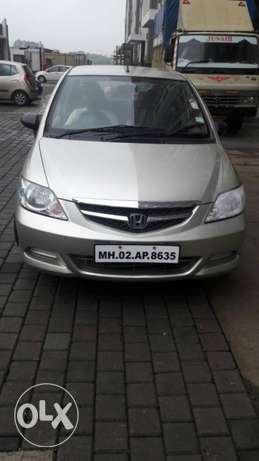 Selling well maintained Honda City