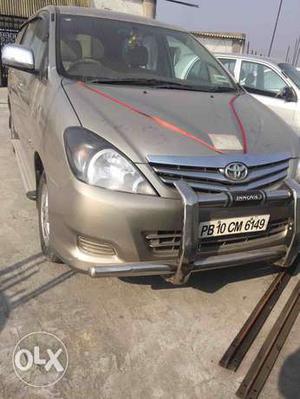 Toyota Innova 2.5 V 7 Str (make Year ) (diesel)