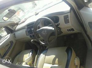  Toyota innova Kms