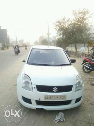 Swift  Diesel White Color (gaadi delhi mein h)