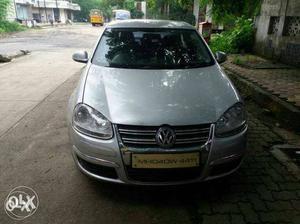  Volkswagen Jetta petrol  Kms