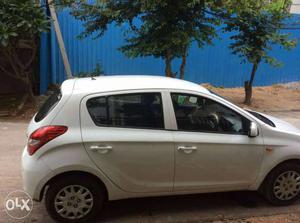 Hyundai i20 white color fully loaded in perfect showroom