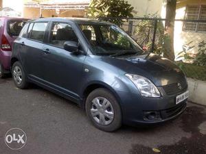 Swift  petrol vxi km available in mint condition