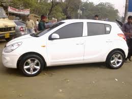White Color Astra I20 For Sale - Allahabad