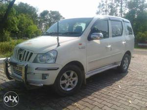 Top model Mahindra Xylo in mint condition