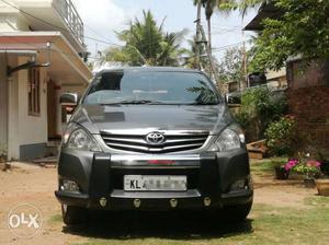  Toyota Innova diesel  Kms