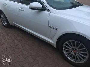 Jaguar xf white color scratchless condition all