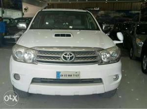 Toyota Fortuner 4x4 MT FW ()