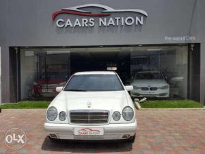 Mercedes-benz E-class, , Petrol