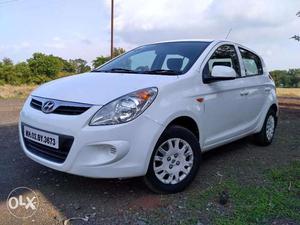Hyundai i20 in showroom condition, kms