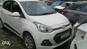  Hyundai Xcent petrol  Kms