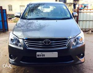 Top Condition Innova  V 8 Seater For Sale