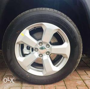 Brand new jeep compass alloys with tyres.17 inches.200 kms