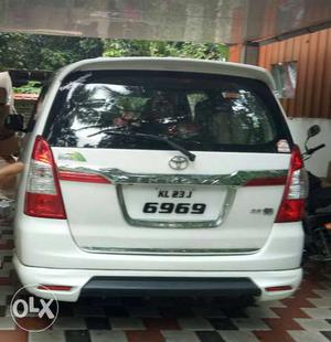  V Toyota Innova diesel  Kms  LAST