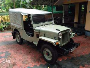 4 wheel drive jeep  excellent condition, full paper