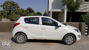 SELL - Hyundai i20 Sportz (white) Diesel - 