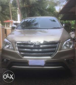 Toyota Innova (V)  Kms  Year