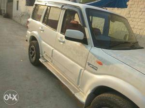  Mahindra Scorpio petrol  Kms