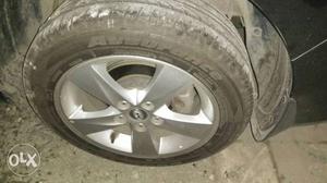 Hyundai Elantra 5pieces alloys and tyres.like new.only