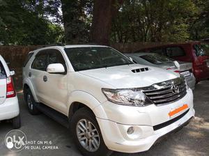 Toyota Fortuner 4X2 AT TRD Sportivo  km  model