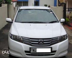 Looking to buy Honda city 3rd generation AT,2.5 lakhs, white