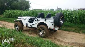 White colour jeep in excellet working condition