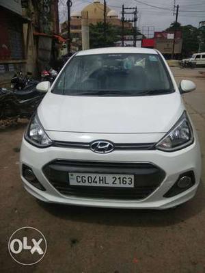  Hyundai Xcent petrol  Kms