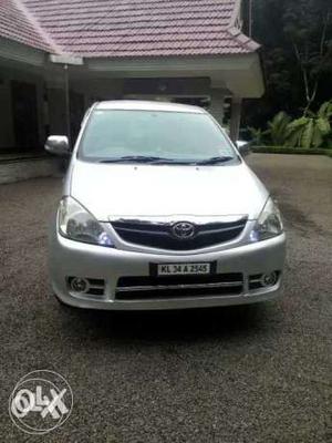  Toyota Innova diesel 210 Kms