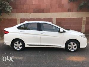Honda City VX MT,White,petrol,Sunroof