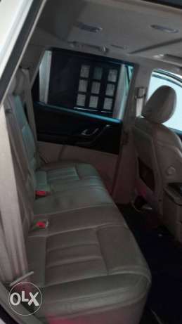 Mahindra Xuv500 W10 Automatic transmission with sunroof.