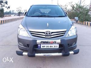 Toyota Innova 2.5 V 8 Str, , Diesel