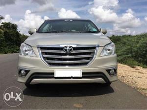  Toyota Innova 2.5 V, 7 STR, KM ,Single Owner, VIP