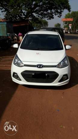  Hyundai Xcent petrol  Kms