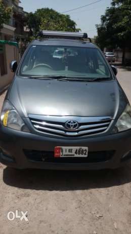 Toyota Innova diesel 180 Kms  year