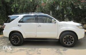 Excellent white colour Fortuner with customised alloy wheels