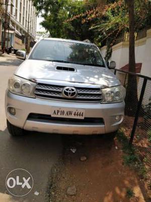 Toyota fortuner 4x4 silver fancy number excellent condition