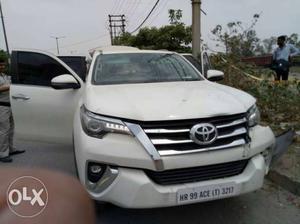  Toyota Fortuner petrol 123 Kms