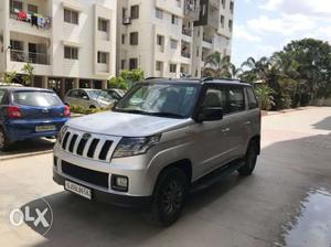 Mahindra TUV300 T10 AMT Dual Tone, Nov  Kms