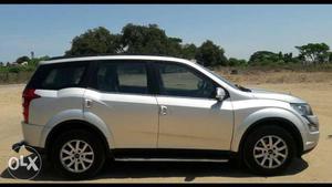 Mahindra XUV500 W10 AT  model good condition accident