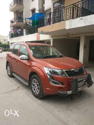 XUV500,Parking camera,Alloy wheels,leather seats,Siderest