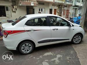  Hyundai Xcent petrol  Kms