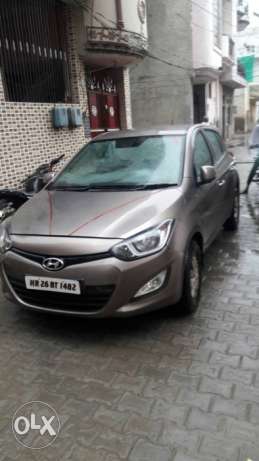 I20 sports CRDI top model diesel fully automatic with button