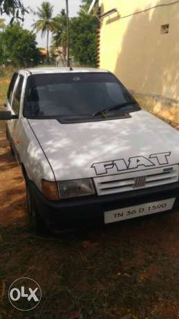 Fiat Uno in erode no chat 