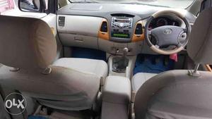 Toyota Innova 2.5 V 8 Str, , Diesel