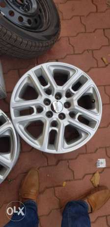 Jeep Compass alloy wheels 17 inch sparingly used