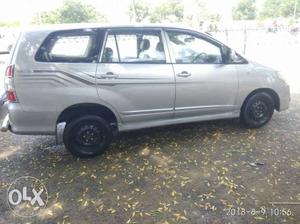 l Toyota Innova g4 diesel  Kms singal