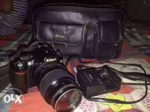 Bkack nikon dslr with all accessries
