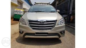 Toyota Innova 2.5 VX 8 STR BS IV ()