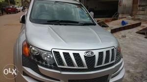 XUV W8 FWD/ Kms/Single Owner - ₨